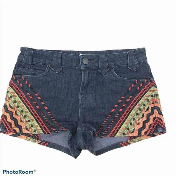 BDG Dark Wash Jean Shorts with‎ Embroidery 26 - Picture 1 of 9